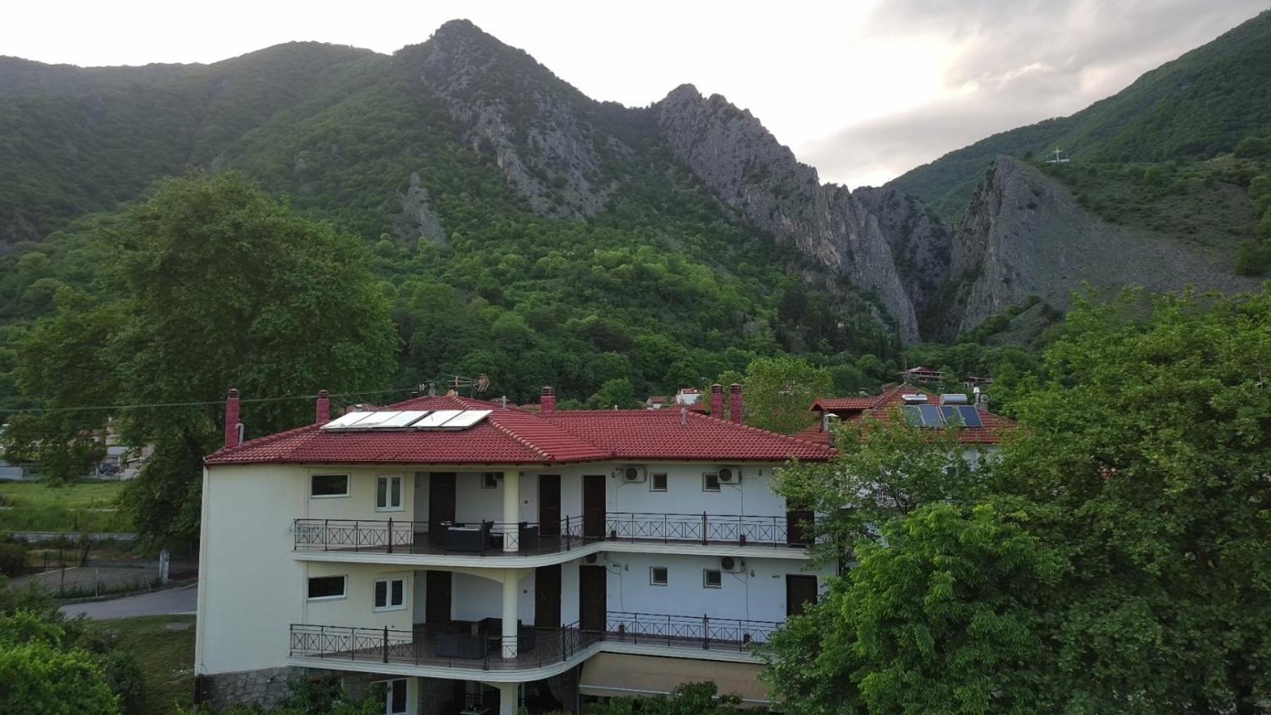 Enastron Hotel Като-Лутракі Екстер'єр фото